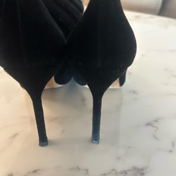 Manolo Blahnik Black Suede Heels - Picture 3 of 4